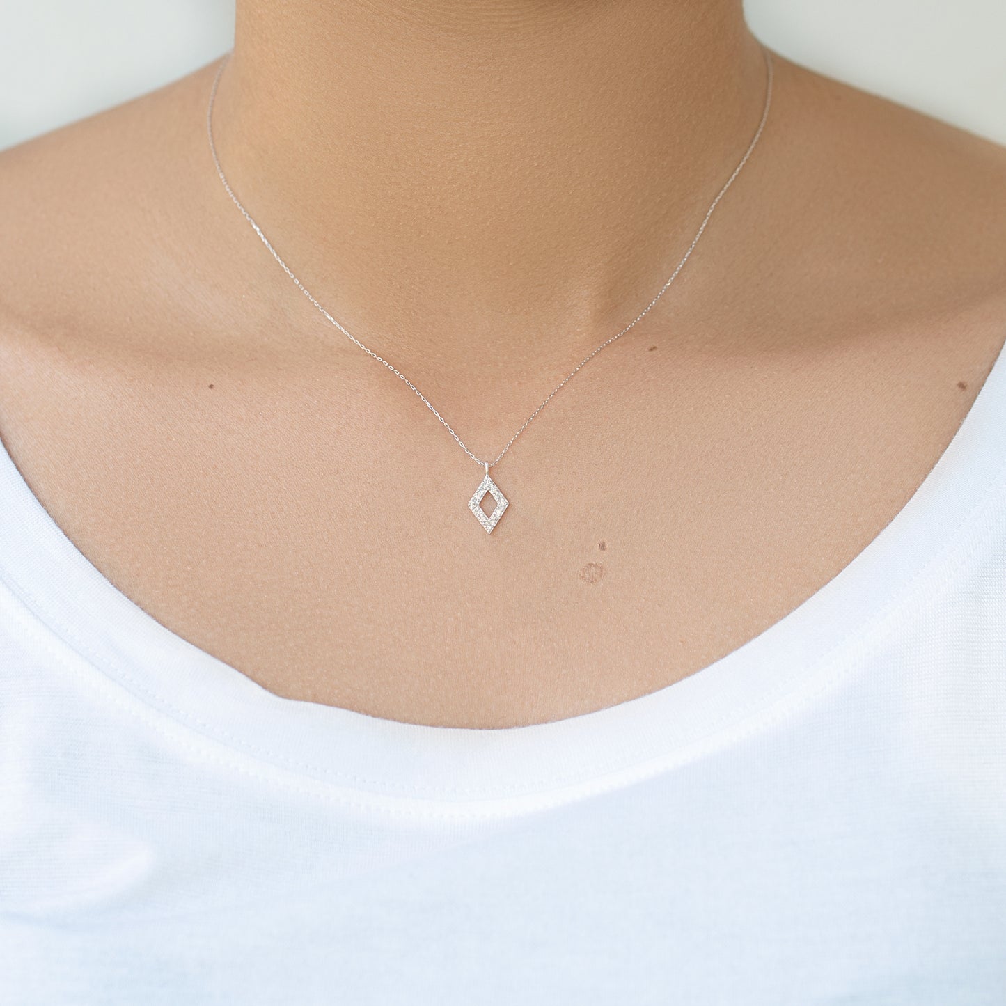 18K White Gold Rhombus Diamond Pendant Necklace