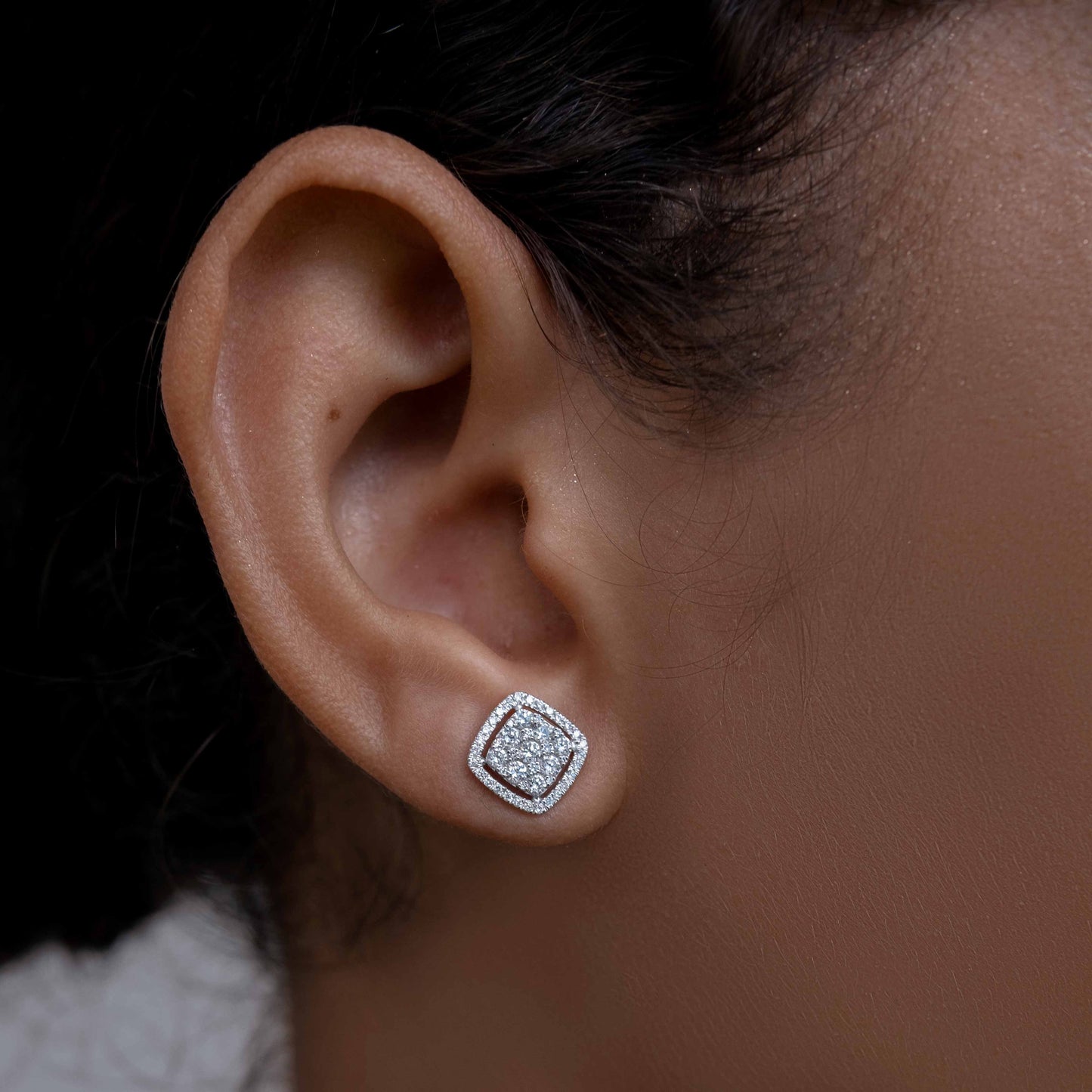 18k White Gold & Diamond Cluster Square Earstuds