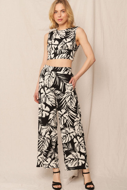 En Creme Printed Sleeveless Crop Top And Pants Set
