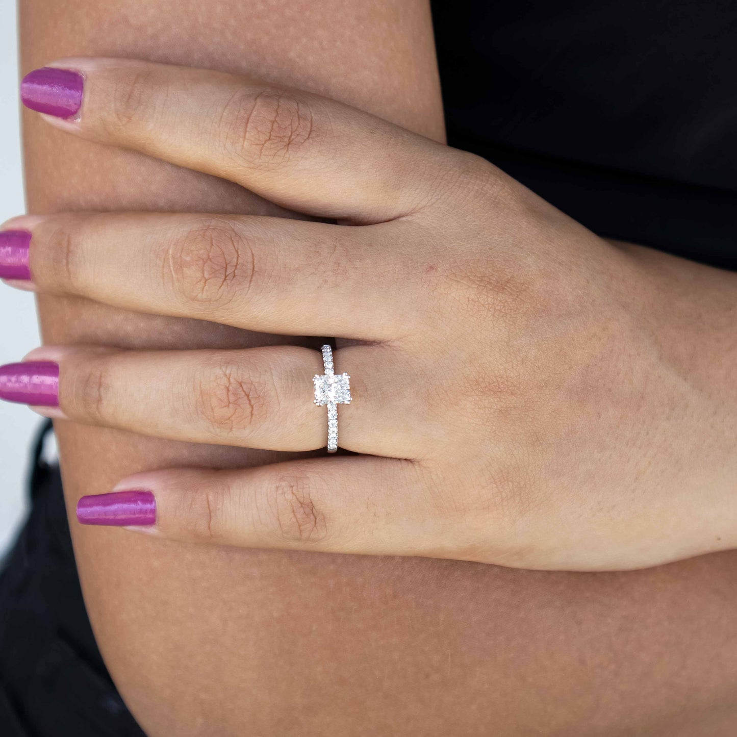 18K White Gold Diamond Engagement Ring