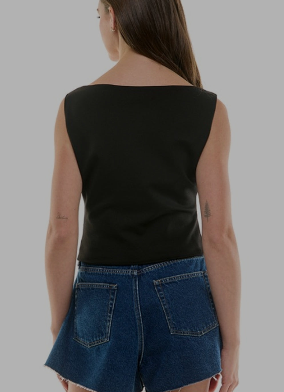 On twelfth Black V Top