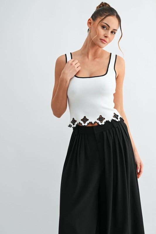 Evenuel Contrast Floral Scallop Knit Top