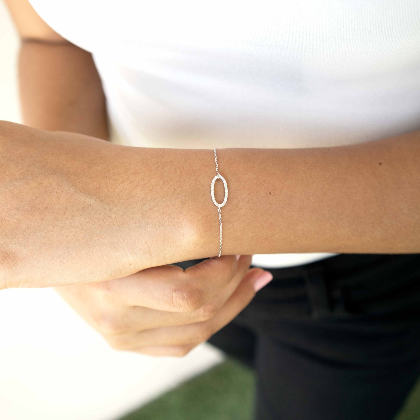 18K White Gold Diamond Oval Pendant Bracelet