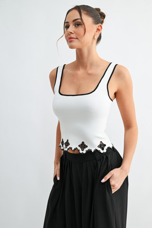 Evenuel Contrast Floral Scallop Knit Top